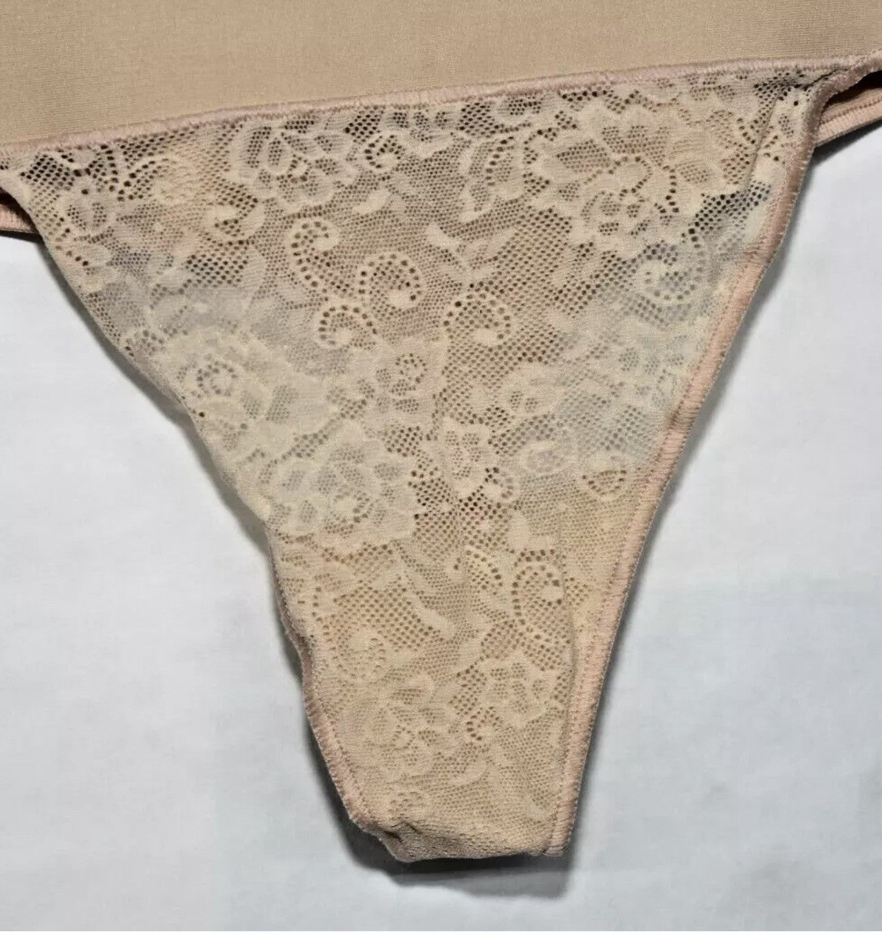 NWT Maidenform Tame Tummy Smoothing Waist Lace Thong Shapewear L Beige Size L