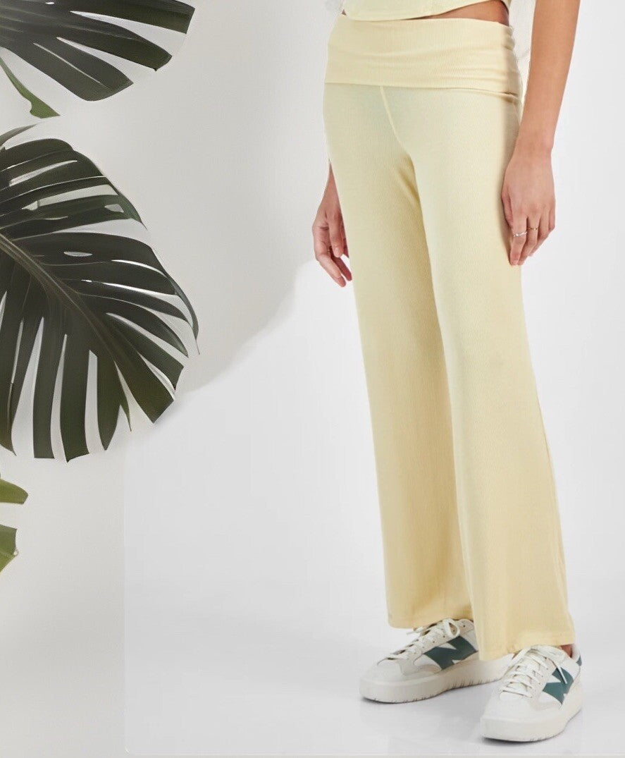 Ultra Flirt Juniors' High Rise Foldover-Waist Ribbed Knit Pants Banana Crepe M