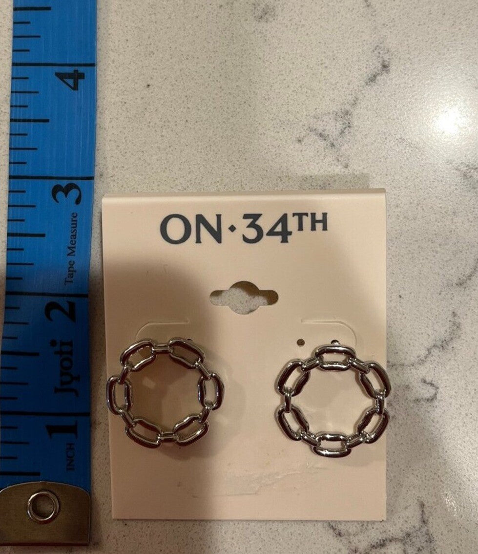 On 34th Silver Chain Link Front Facing Hoop