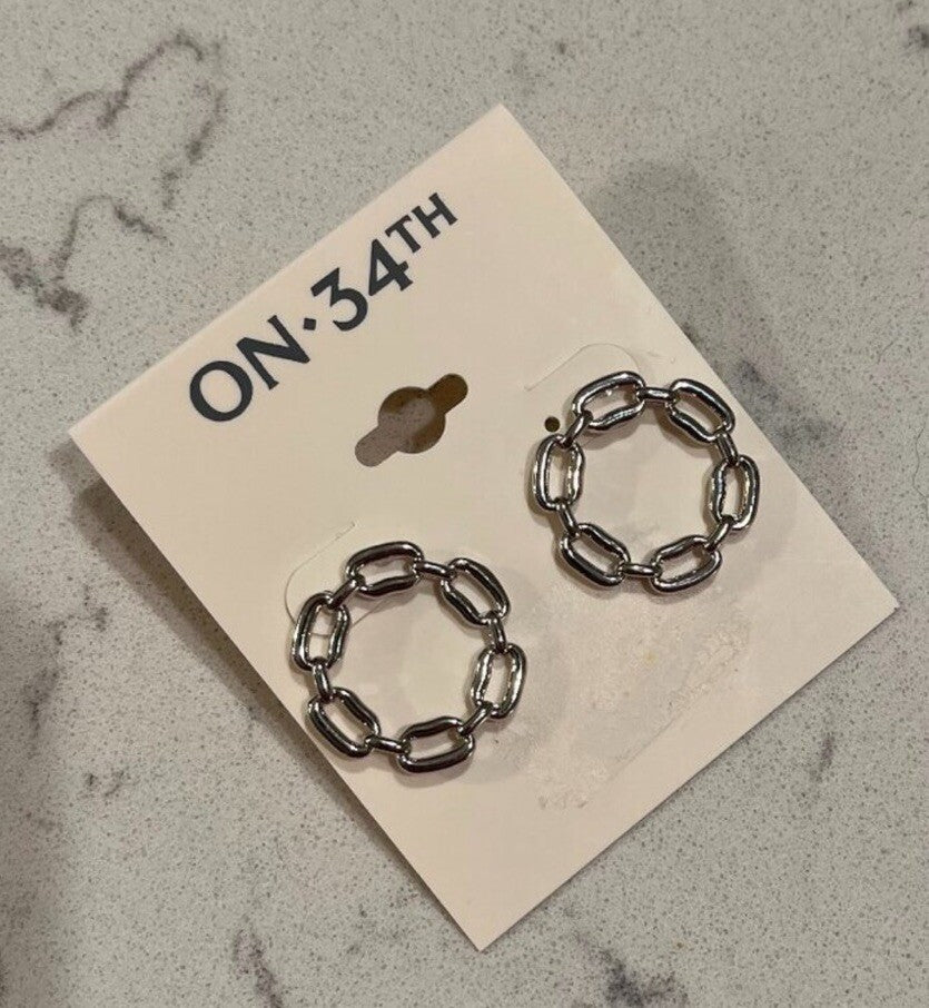 On 34th Silver Chain Link Front Facing Hoop