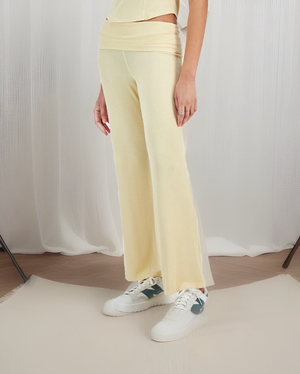 Ultra Flirt Juniors' High Rise Foldover-Waist Ribbed Knit Pants Banana Crepe XS