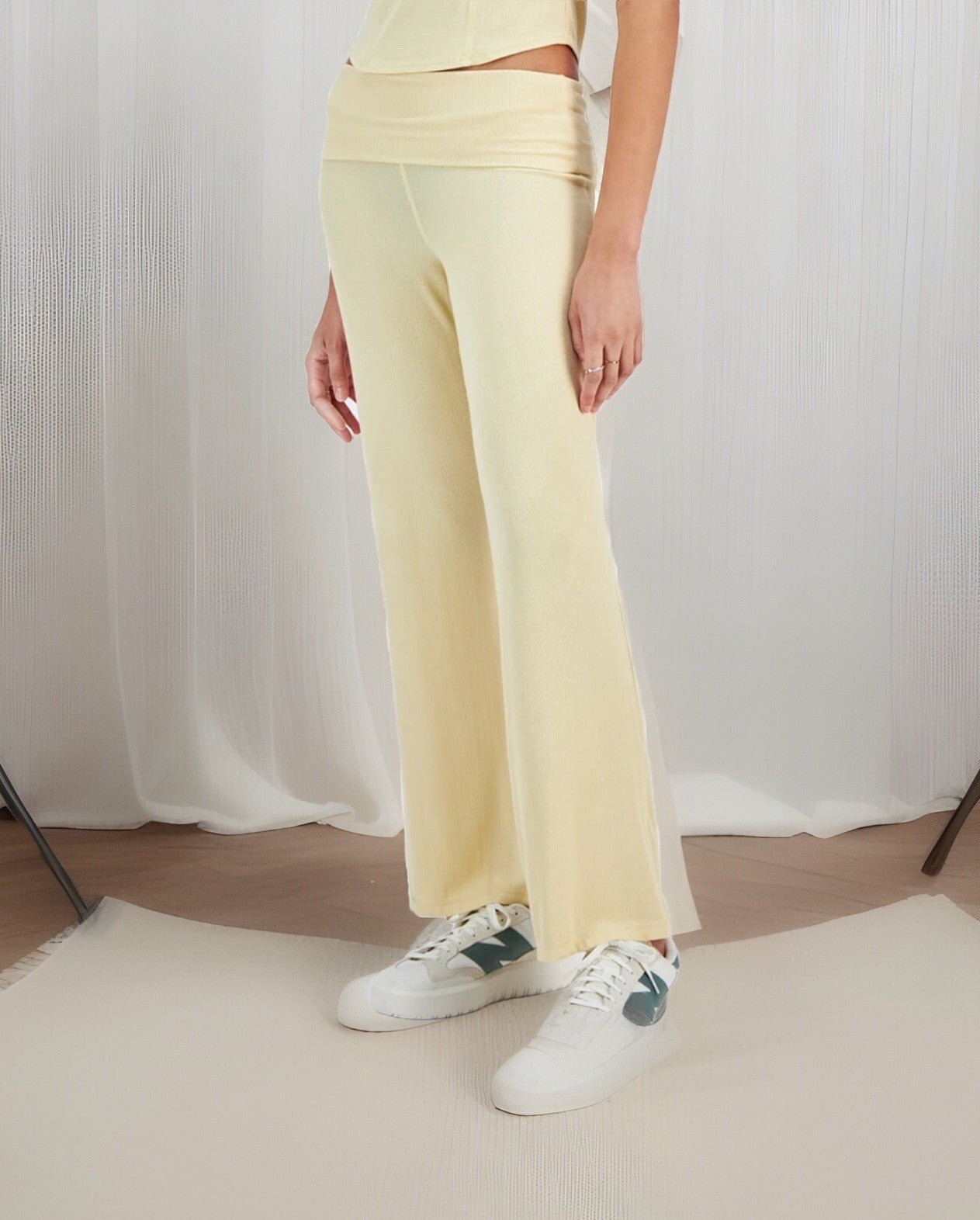 Ultra Flirt Juniors' High Rise Foldover-Waist Ribbed Knit Pants Banana Crepe XS