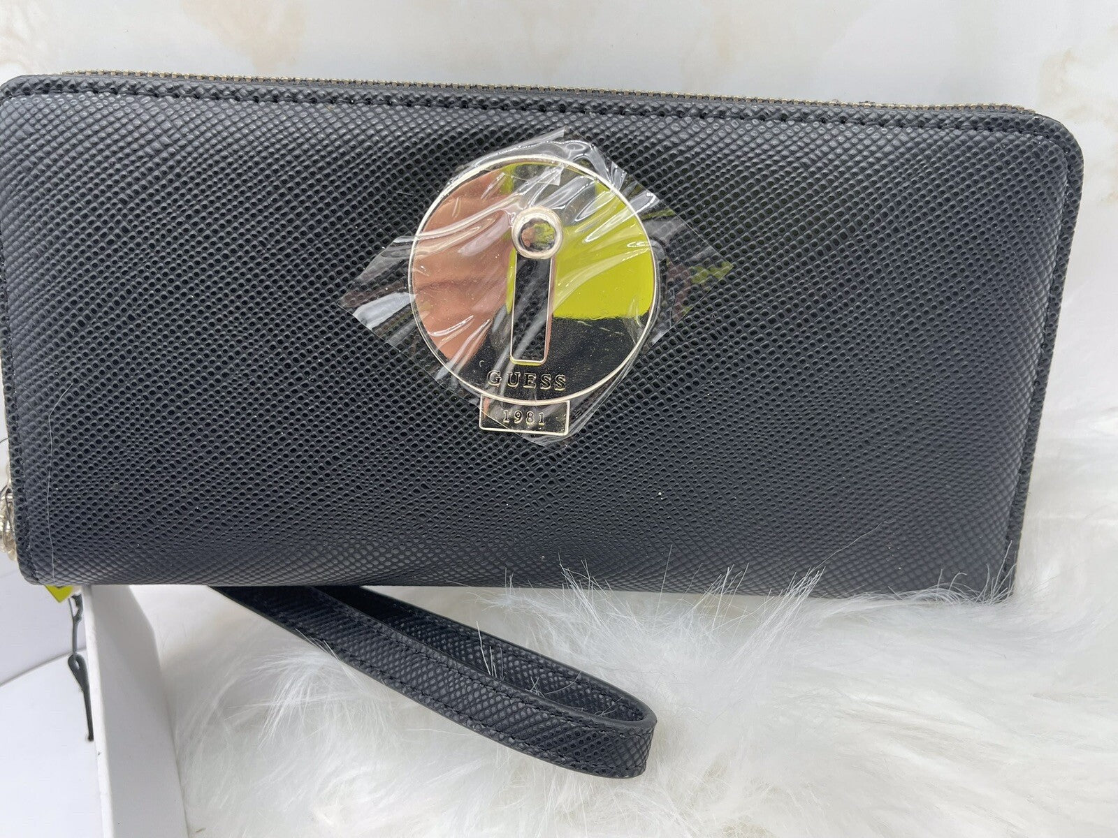 guess large wallet women In Black 