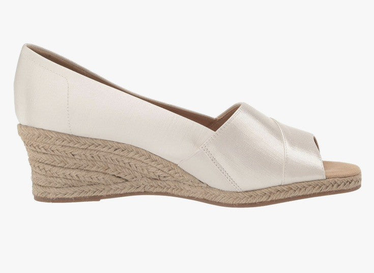 Easy Street Women's Jasper Super Flex Espadrille Sandals White Thai Silk 61/2 M