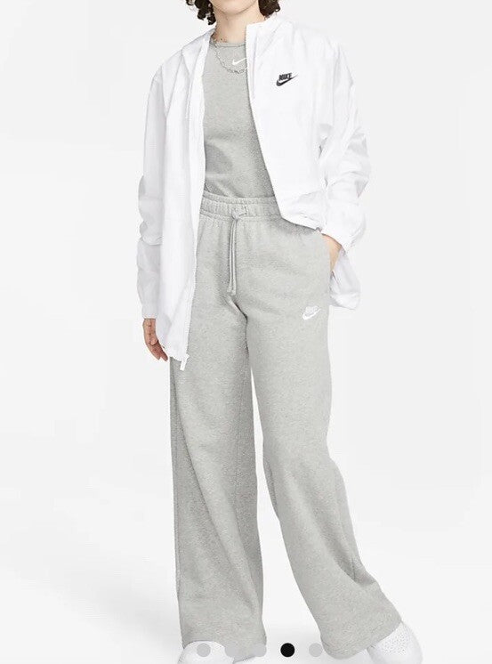 Nike Sportswear Club Fleece Women's Mid-Rise Wide-Leg Sweatpants (Plus Size)