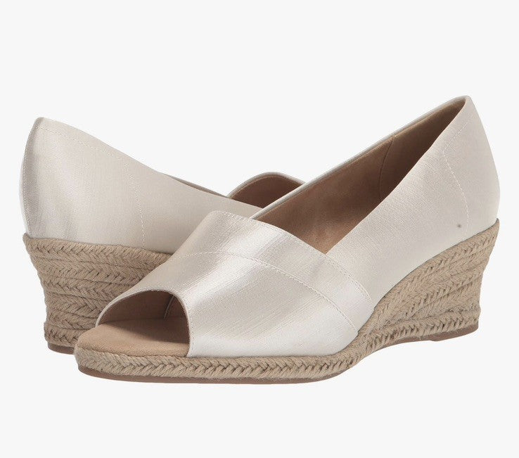 Easy Street Women's Jasper Super Flex Espadrille Sandals White Thai Silk 61/2 M