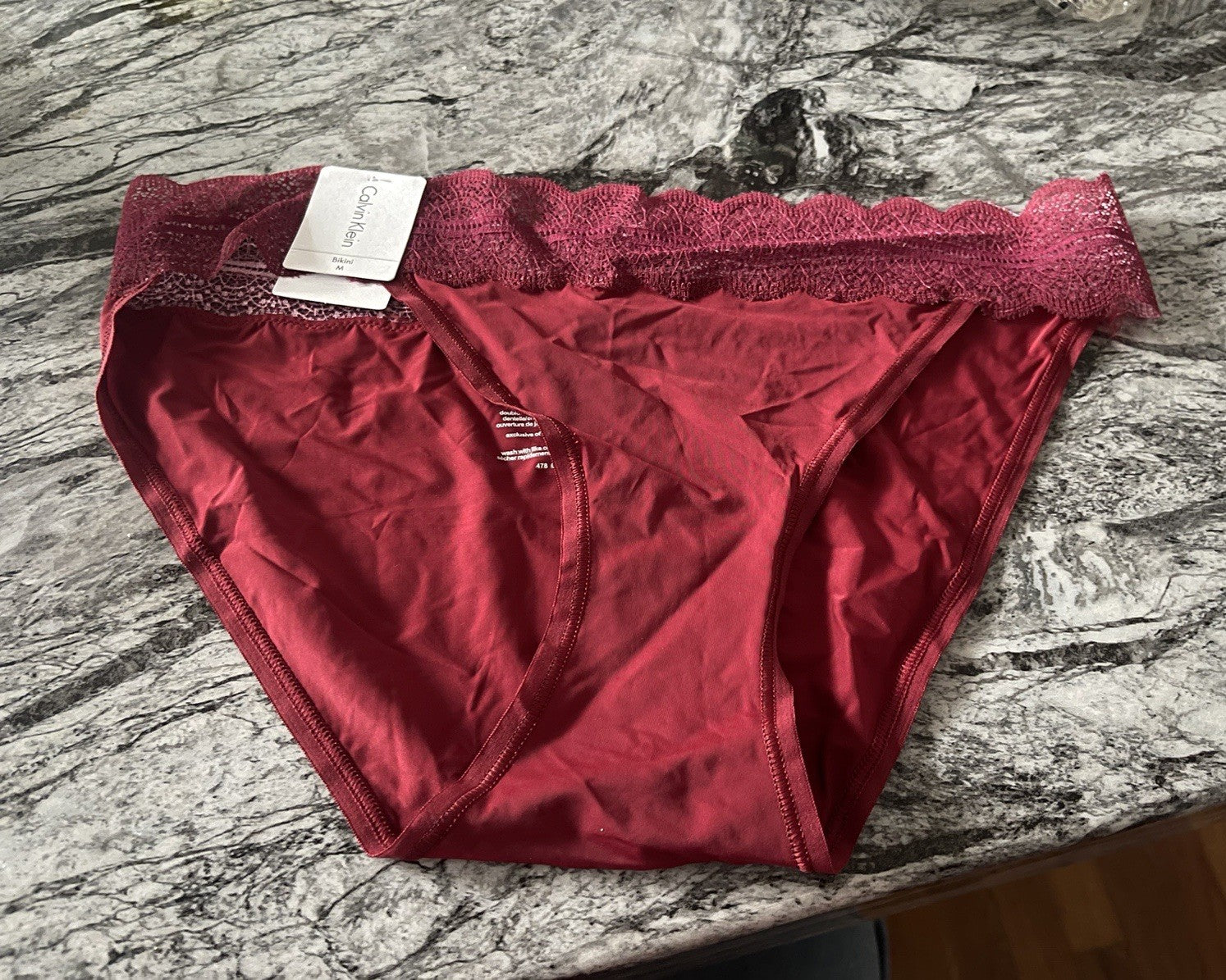 Calvin Klein Women's Lace Trim Bikini Underwear QD3838 M Red Carpet 