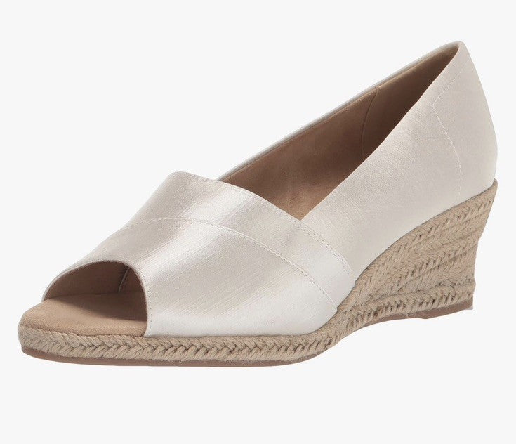 Easy Street Women's Jasper Super Flex Espadrille Sandals White Thai Silk 61/2 M
