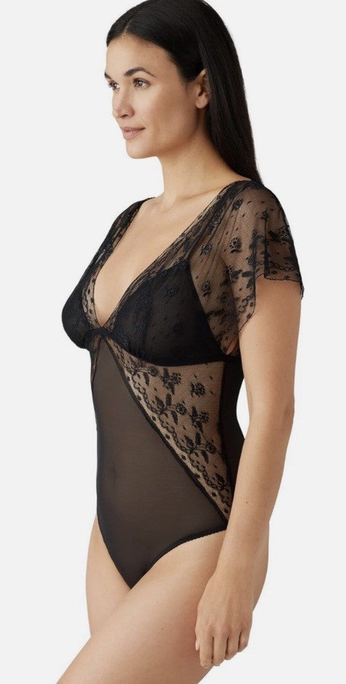 Wacoal Women's Lifted in Luxury Flutter-Sleeve Lace Bodysuit Black XL
