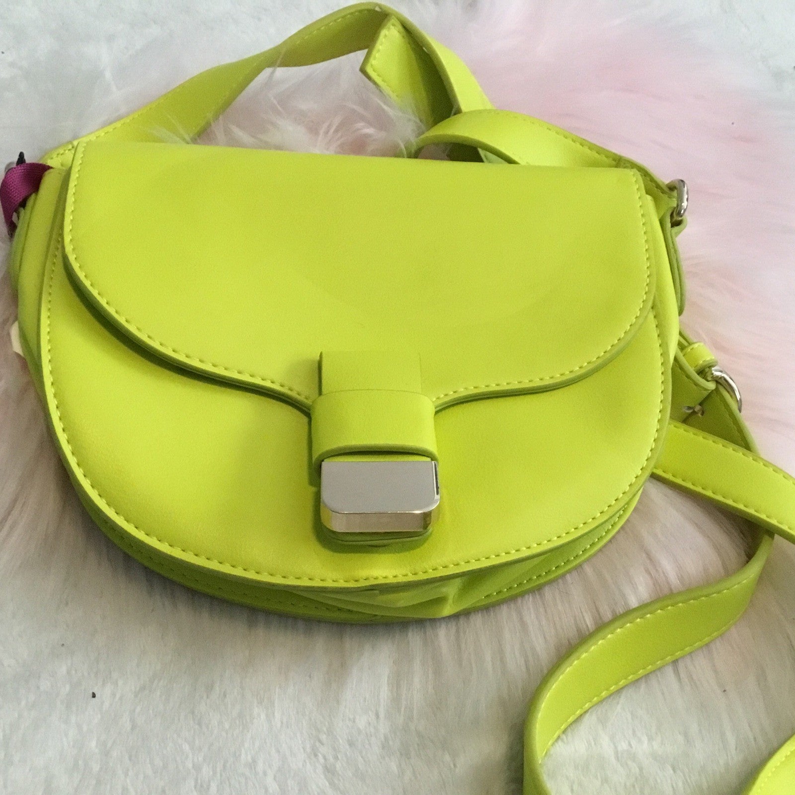On 34th Holmme Saddle Crossbody Fun Yellow One Size 