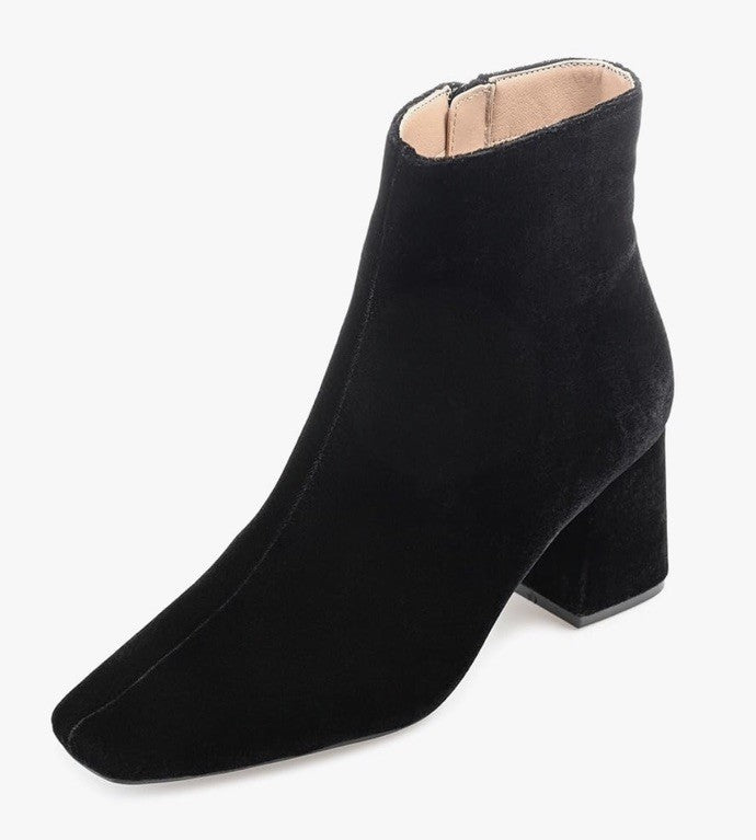 Journee Collection Women's Hazara Velvet Block Heel Dress Booties Black 9