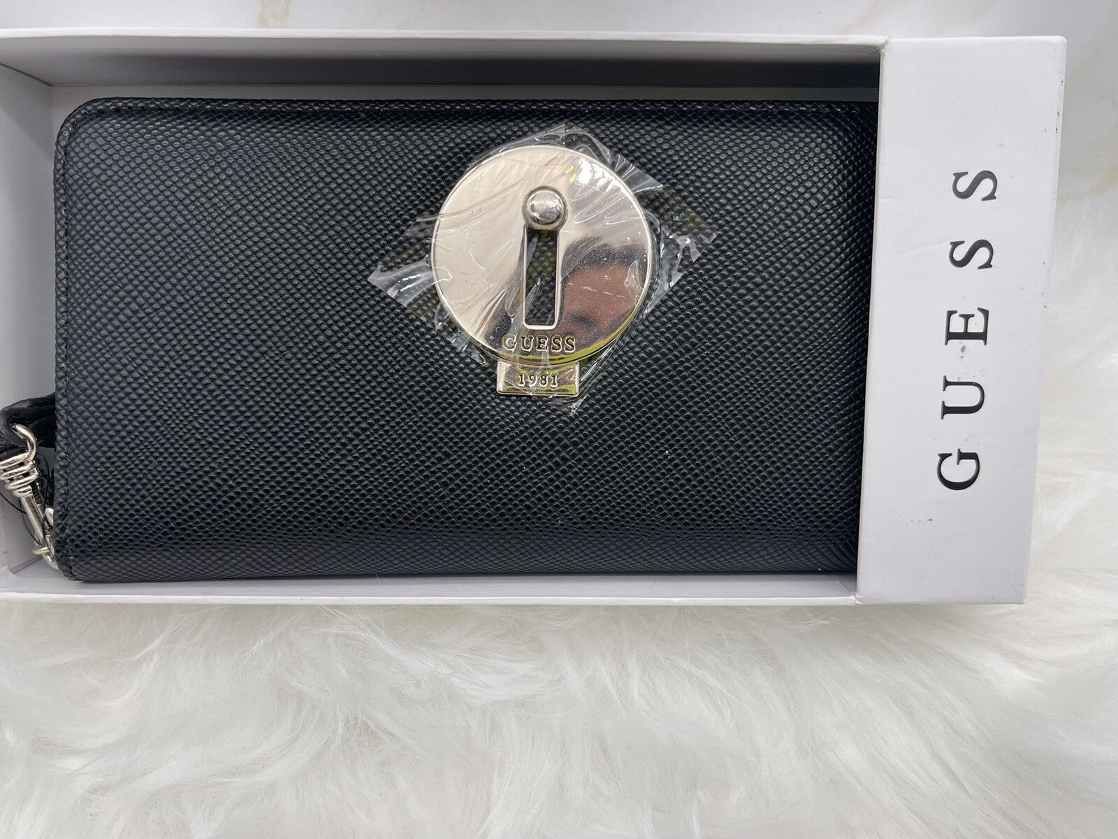 guess large wallet women In Black 