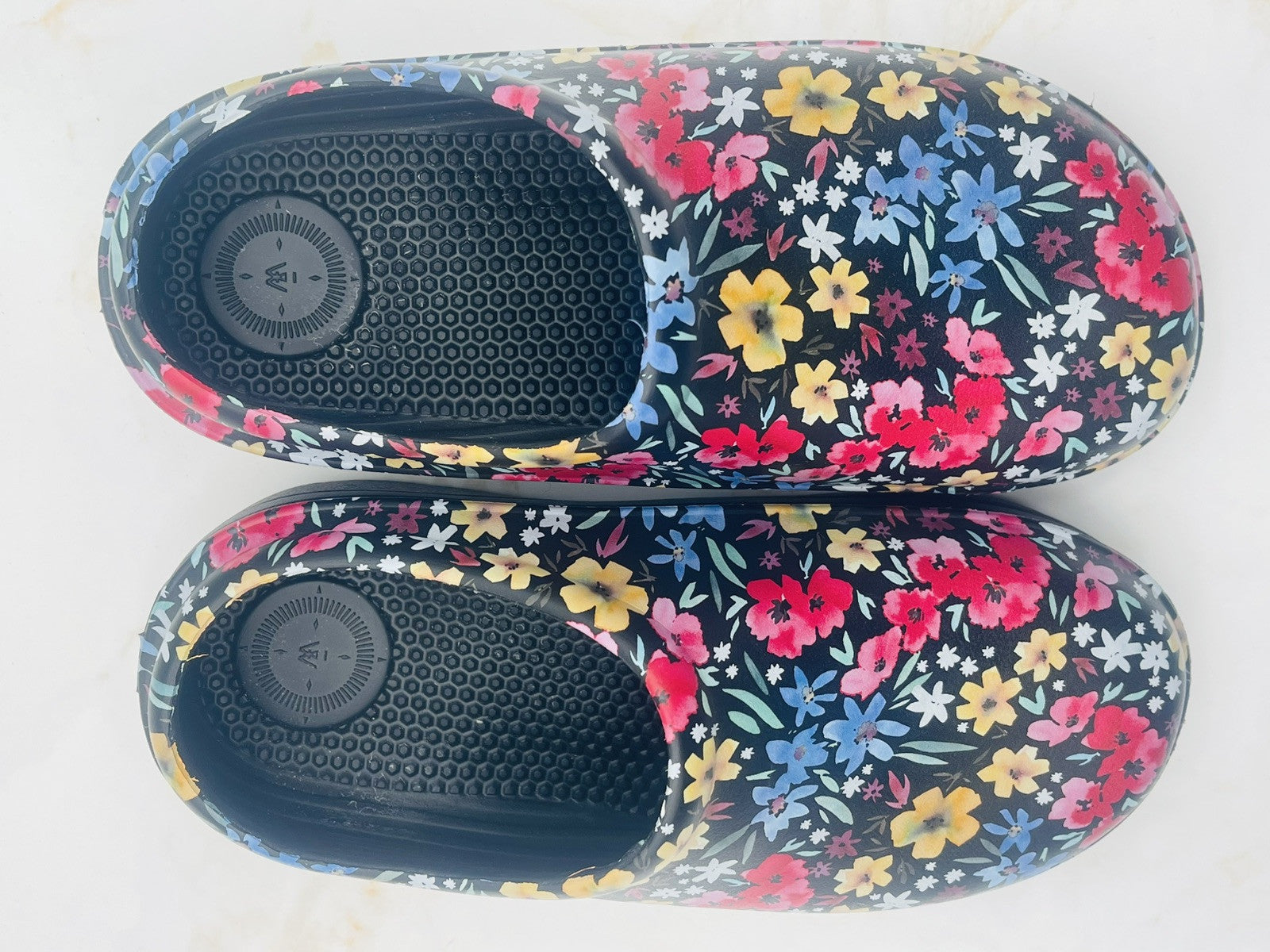 Totes Ultra-Tough, Super-Comfy Women’s Clogs, Size 10 Black Garden Floral NIB