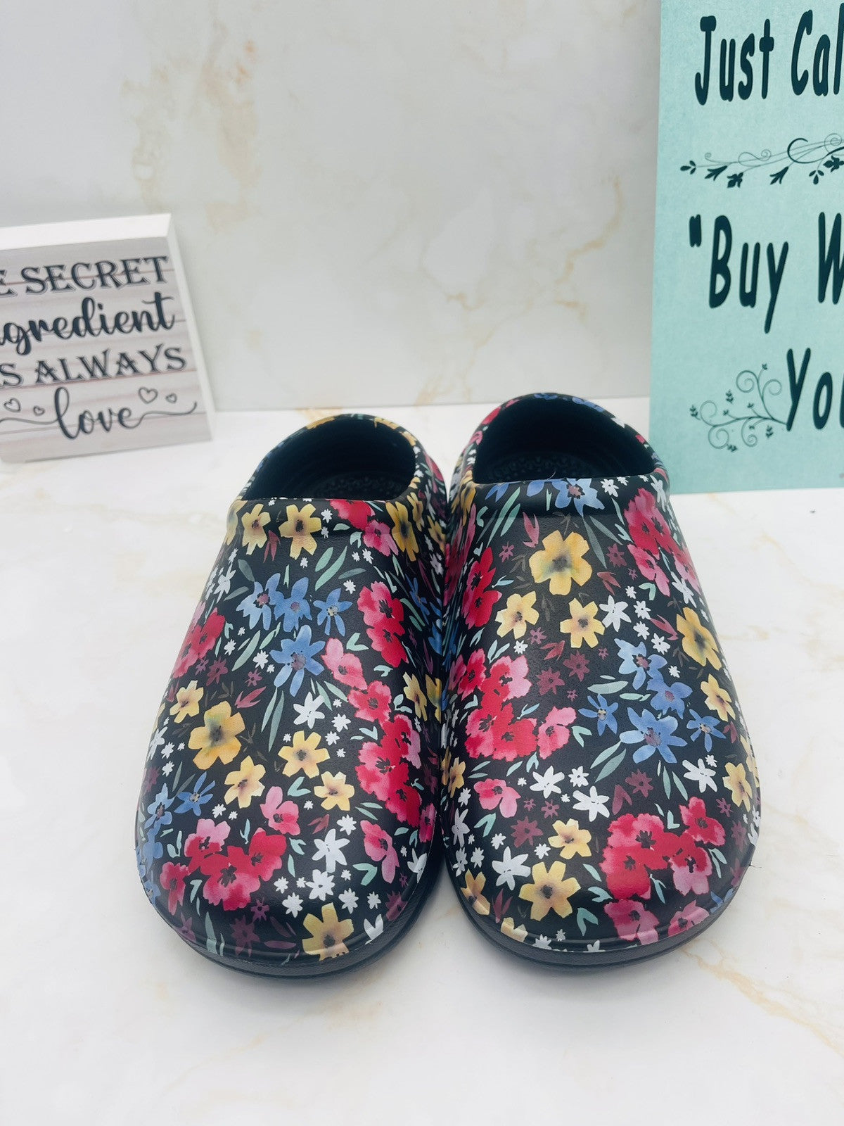 Totes Ultra-Tough, Super-Comfy Women’s Clogs, Size 9 Black Garden Floral NIB