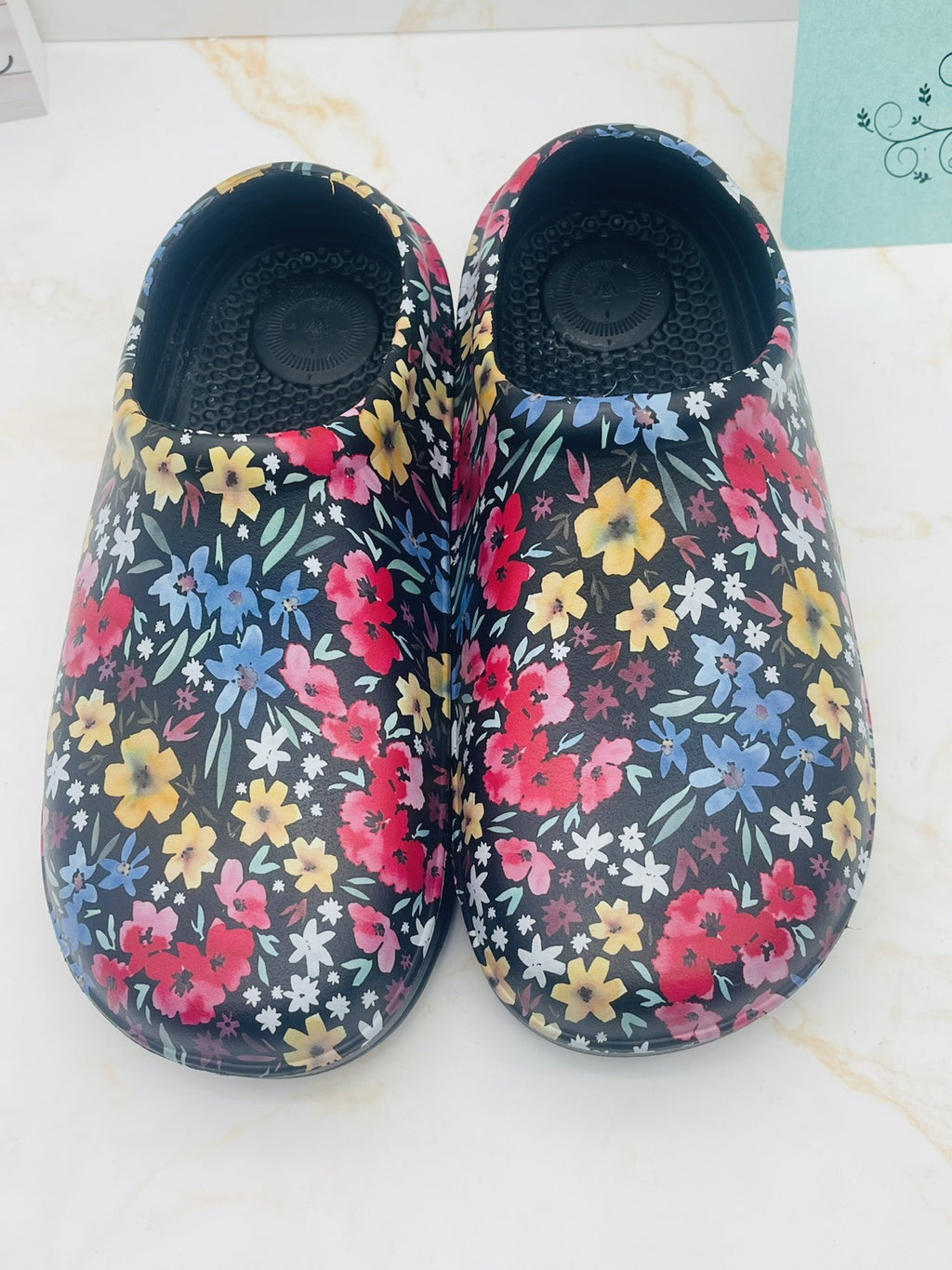 Totes Ultra-Tough, Super-Comfy Women’s Clogs, Size 8 Black Garden Floral NIB