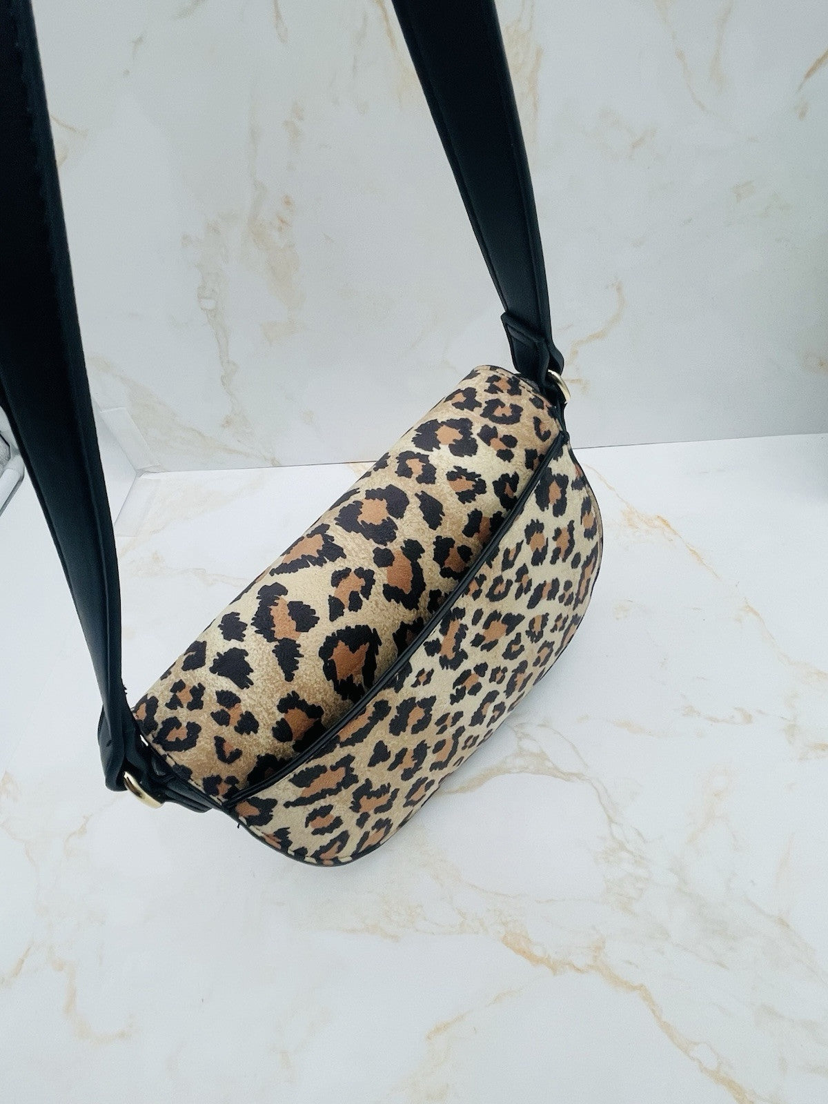 On 34th Holmme Small Saddle Crossbody Bag Leopard Gold