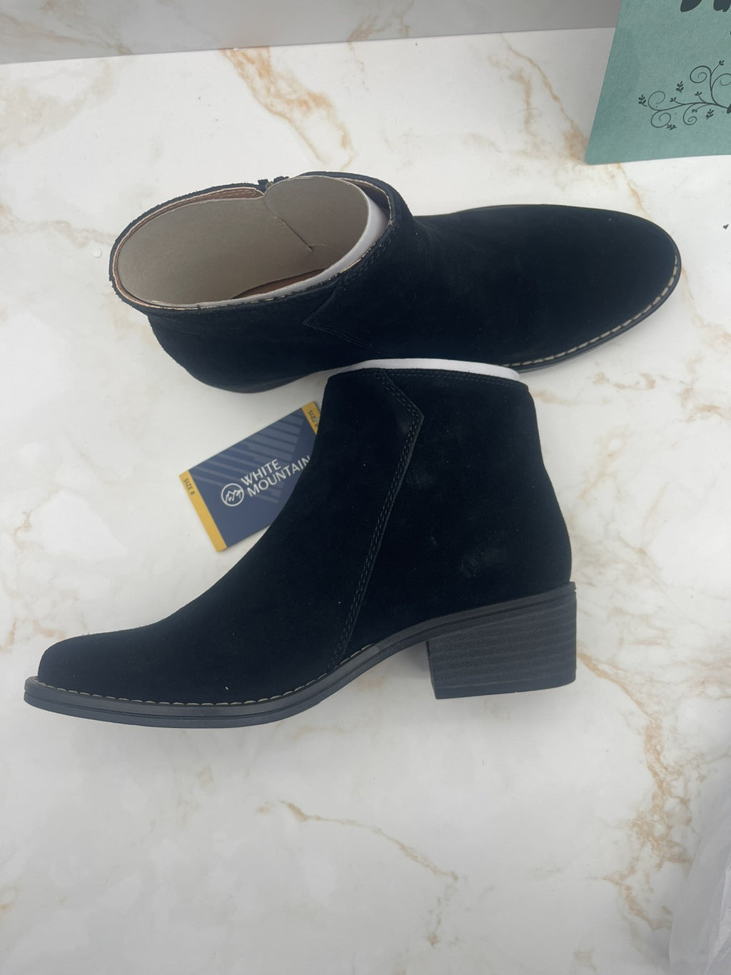 White Mountain Women's Suede Ankle Boot Size 8 Black