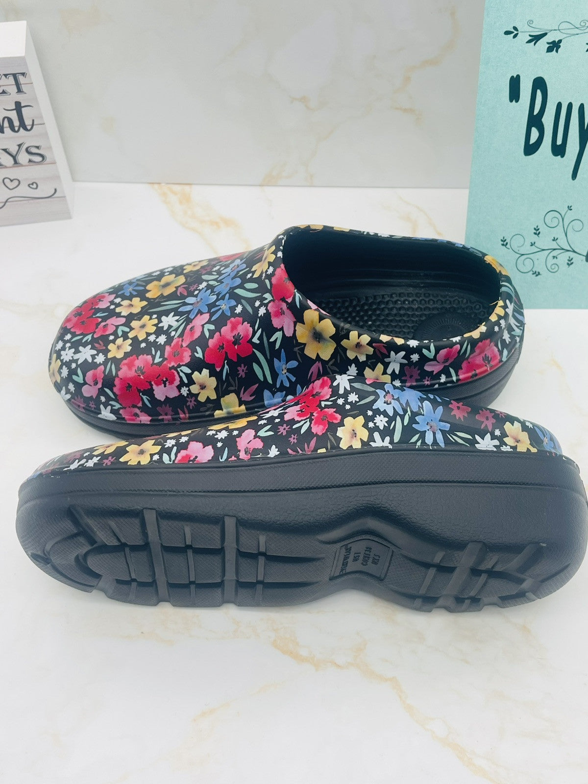Totes Ultra-Tough, Super-Comfy Women’s Clogs, Size 7 Black Garden Floral NIB