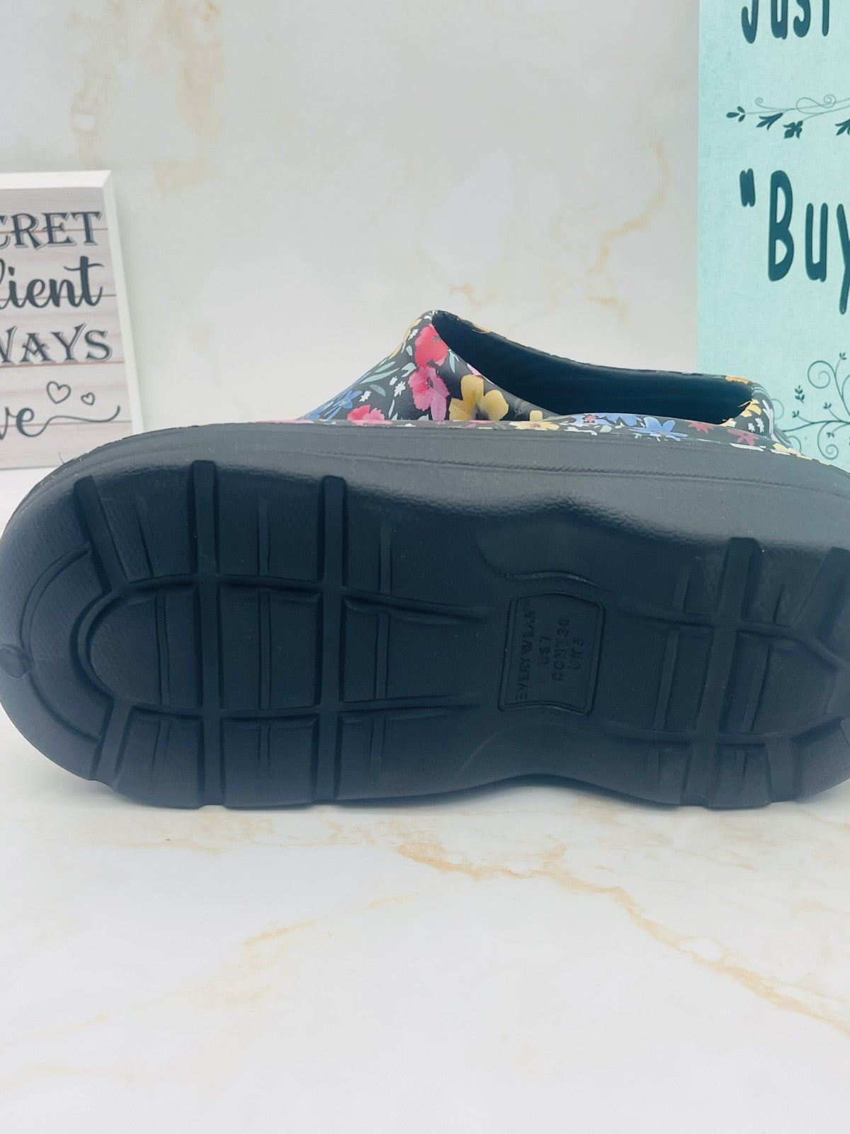 Totes Ultra-Tough, Super-Comfy Women’s Clogs, Size 7 Black Garden Floral NIB